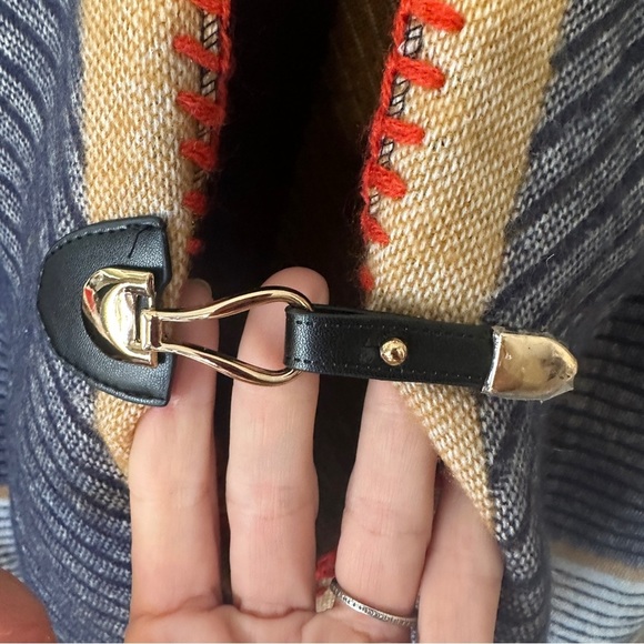 Vince Camuto Cape Shaw buckle Stitchwd Navy Taupe Warm Fall Blanket Top - Picture 5 of 7